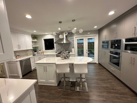 How to Design a Kitchen Perfect for Entertaining This Summer